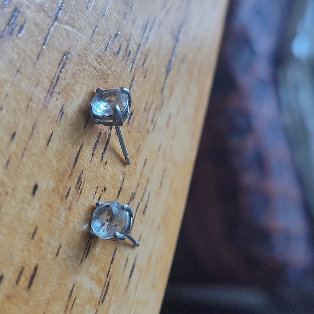 Round-set Stud Earrings